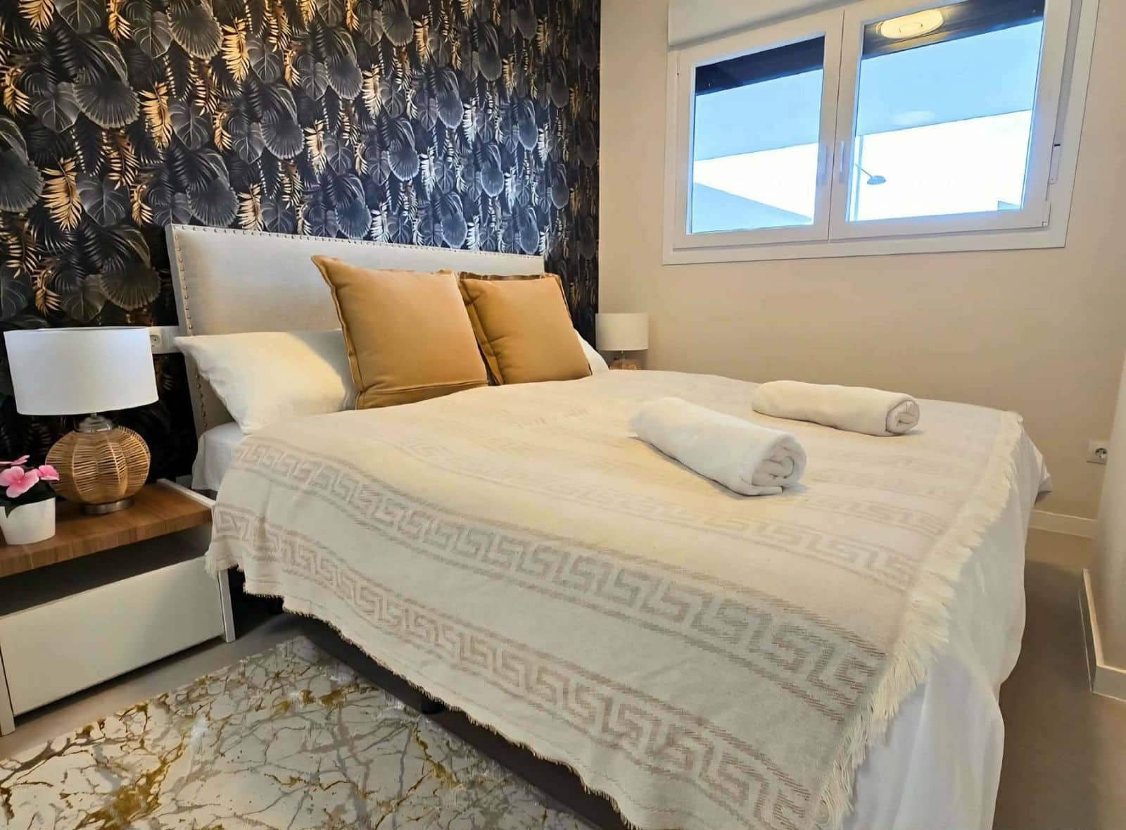 Apartamento de 2 habitaciones en Estepona en venta - 395.000 € (Ref: 9910644)