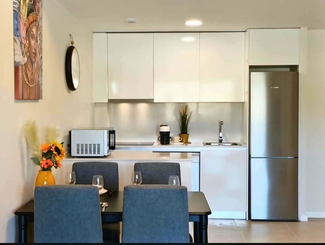 Apartamento de 2 habitaciones en Estepona en venta - 395.000 € (Ref: 9910644)