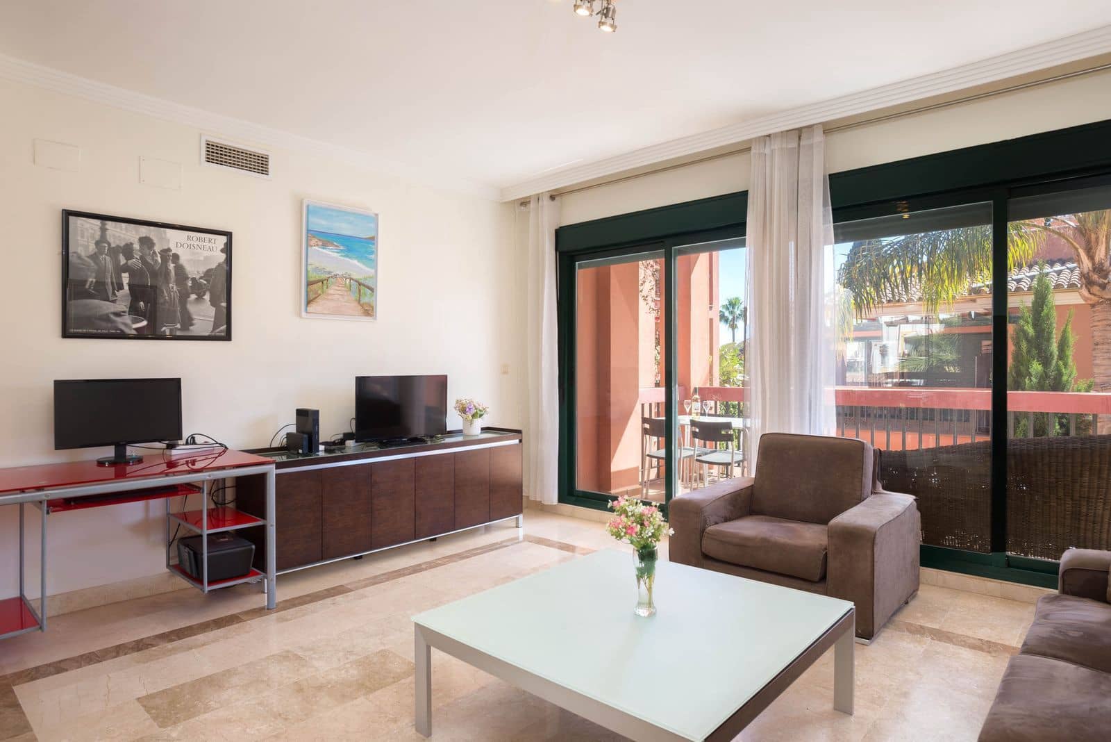 2 slaapkamer Appartement te koop in Marbesa - € 349.000 (Ref: 9910645)