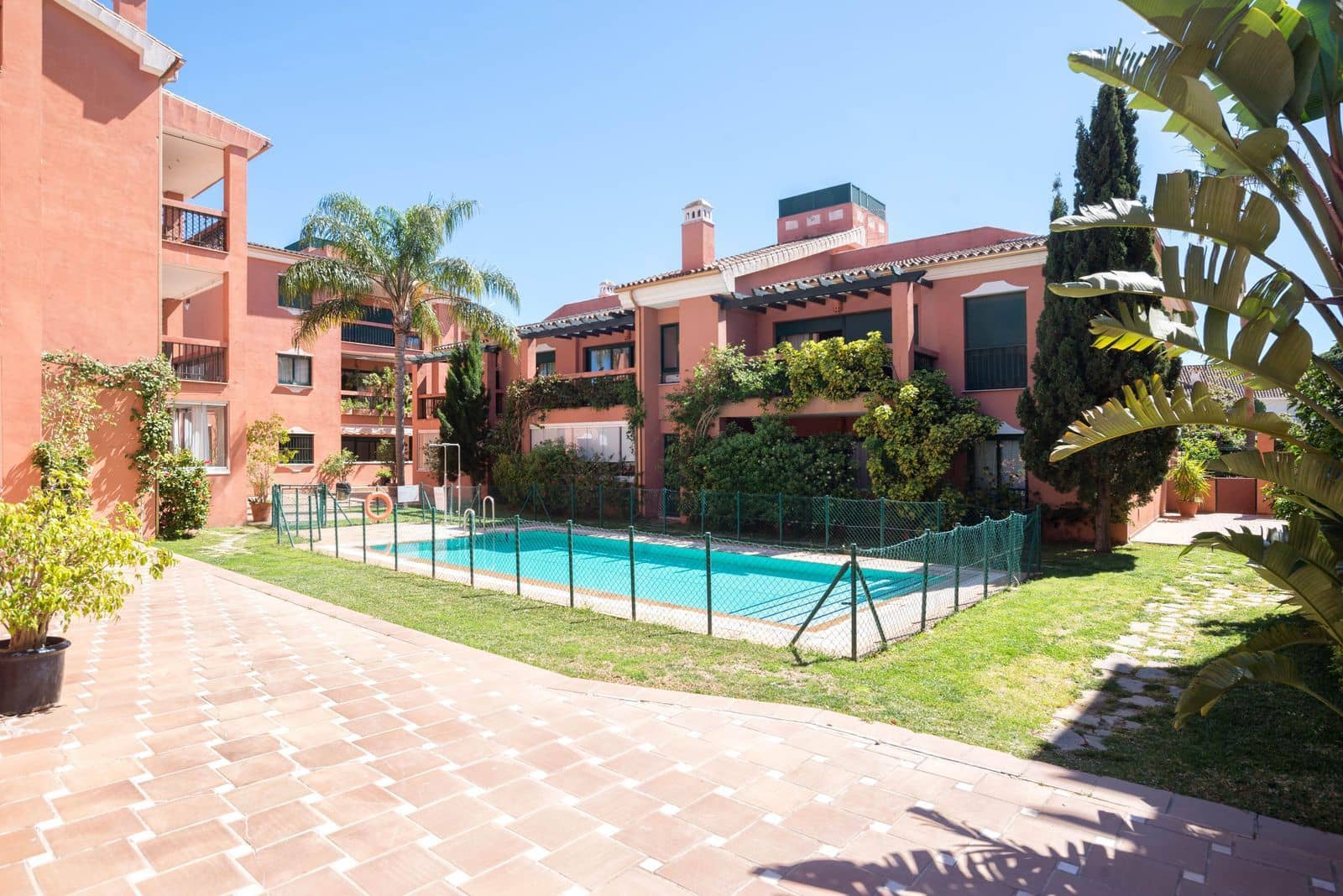 2 slaapkamer Appartement te koop in Marbesa - € 349.000 (Ref: 9910645)