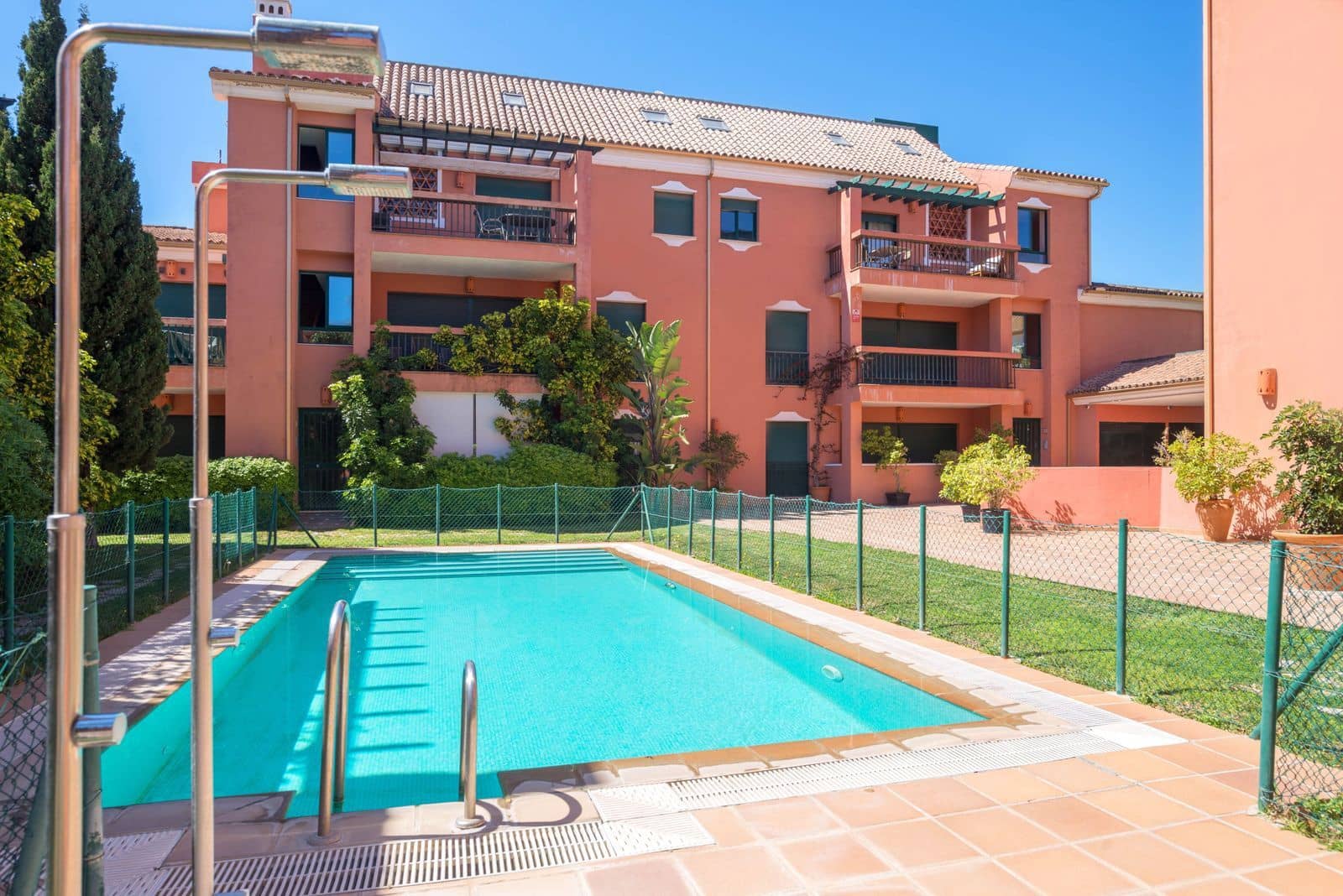2 slaapkamer Appartement te koop in Marbesa - € 349.000 (Ref: 9910645)