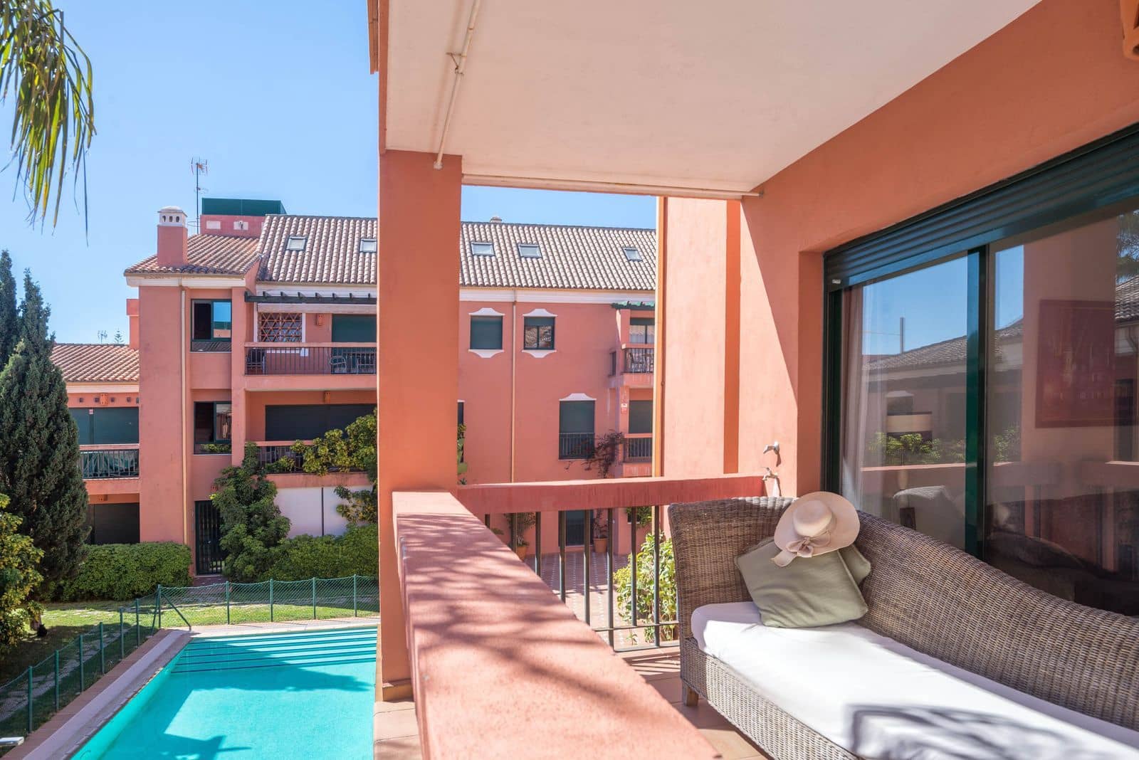 2 slaapkamer Appartement te koop in Marbesa - € 349.000 (Ref: 9910645)