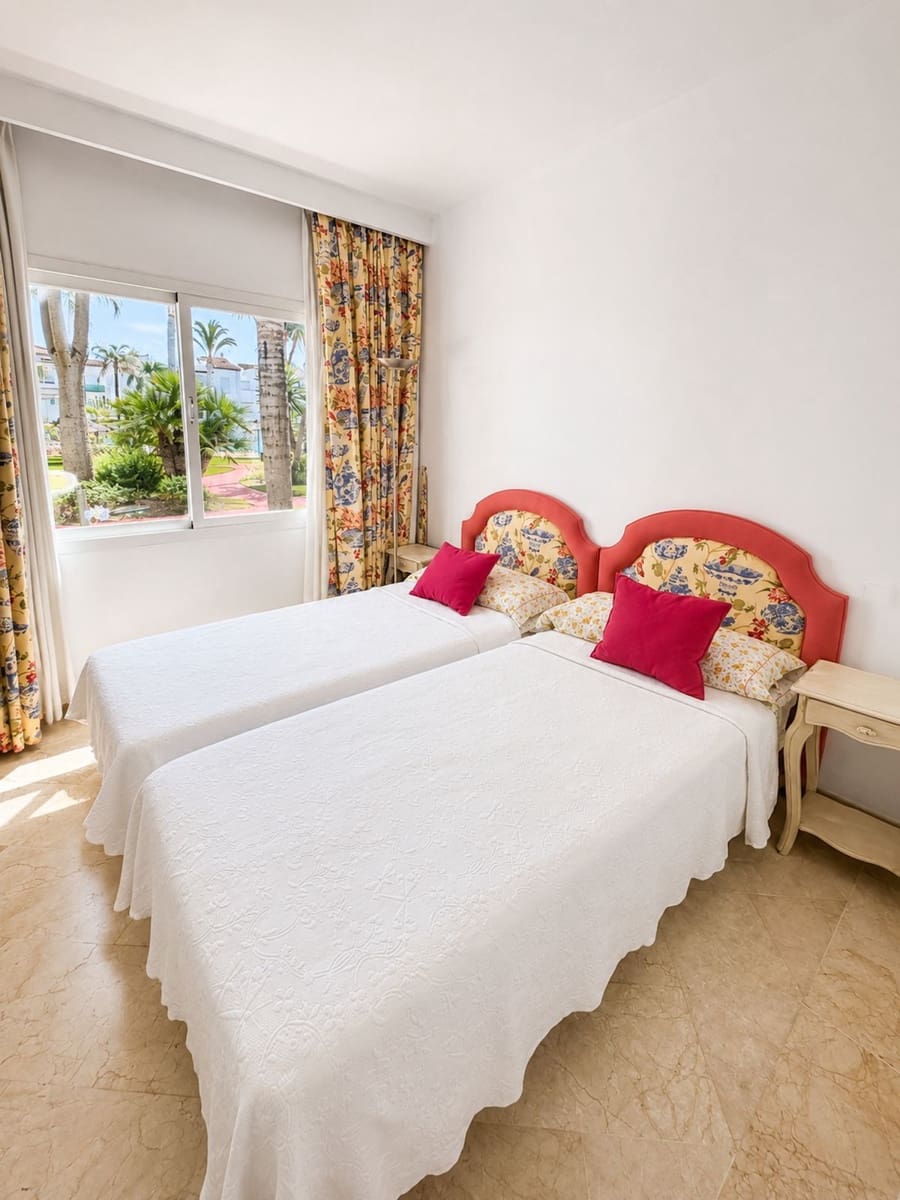 3 quarto Apartamento para venda em Estepona - 830 000 € (Ref: 9910652)