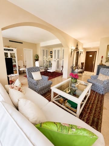 3 quarto Apartamento para venda em Estepona - 830 000 € (Ref: 9910652)