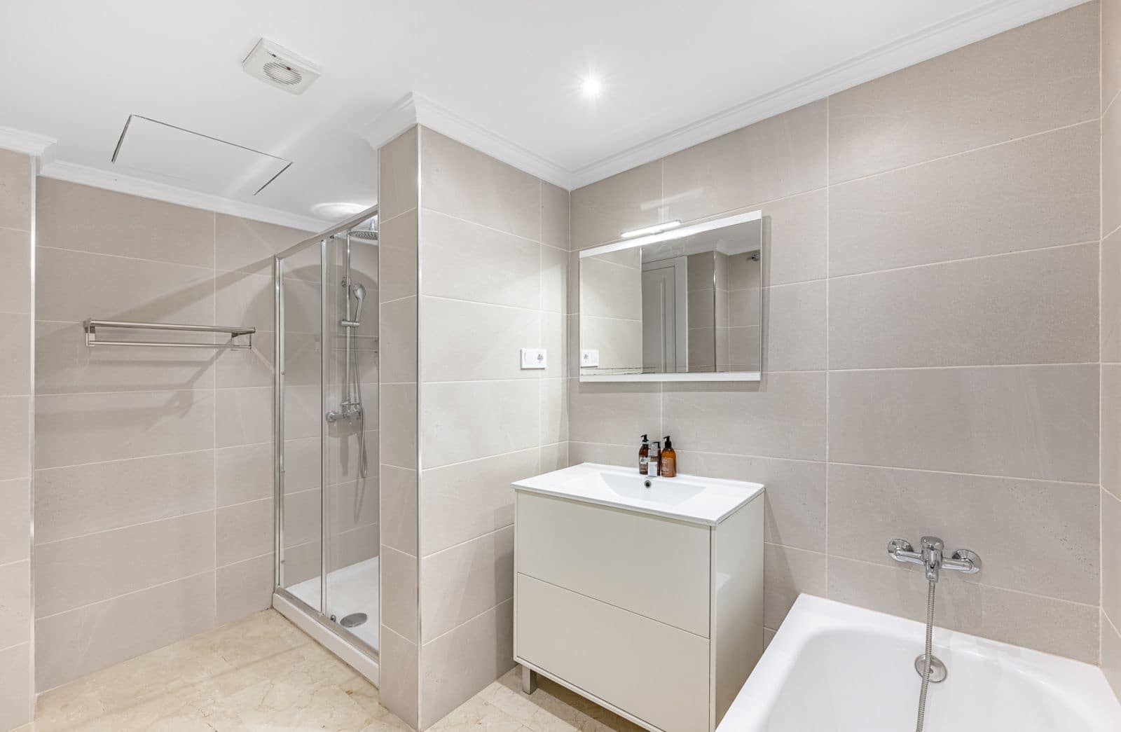 1 sypialnia Apartament na sprzedaż w Golden Mile - 895 000 € (Ref: 9910658)