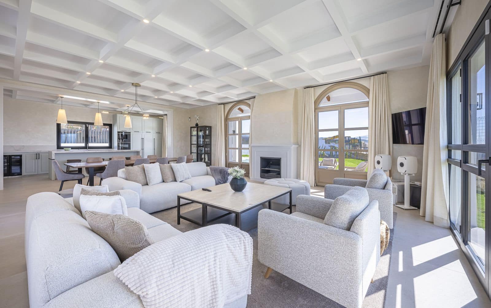 4 slaapkamer Villa te koop in Estepona - € 2.195.000 (Ref: 9910664)