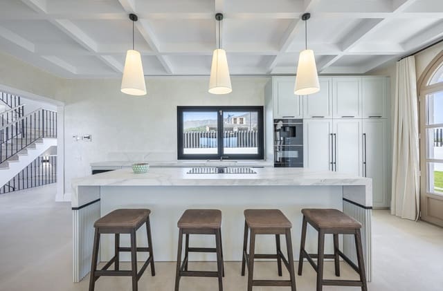 4 slaapkamer Villa te koop in Estepona - € 2.195.000 (Ref: 9910664)