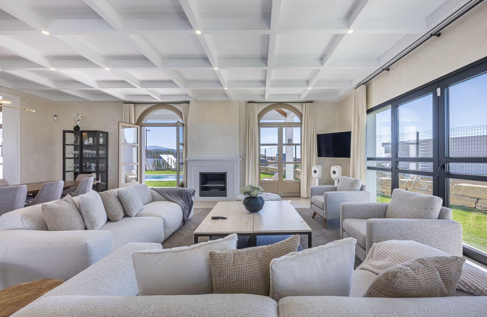 4 slaapkamer Villa te koop in Estepona - € 2.195.000 (Ref: 9910664)