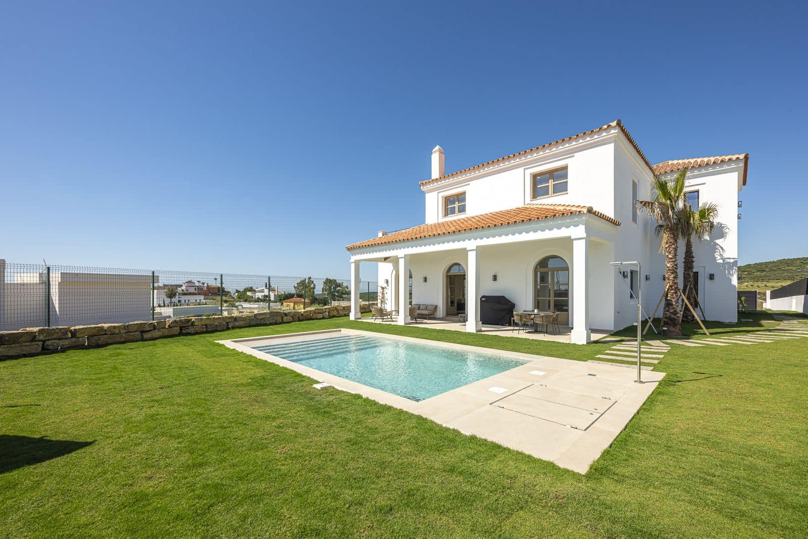 4 slaapkamer Villa te koop in Estepona - € 2.195.000 (Ref: 9910664)