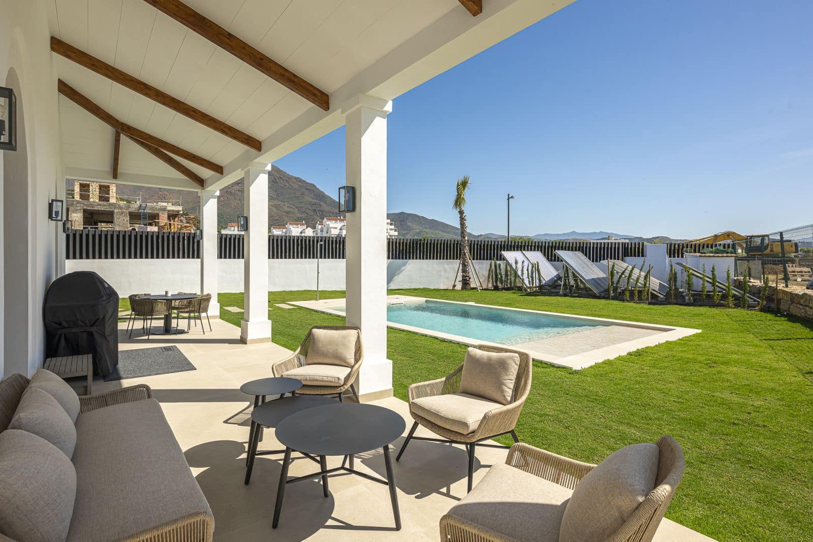 4 slaapkamer Villa te koop in Estepona - € 2.195.000 (Ref: 9910664)