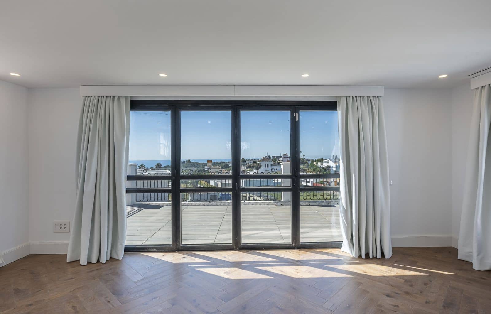 4 slaapkamer Villa te koop in Estepona - € 2.195.000 (Ref: 9910664)