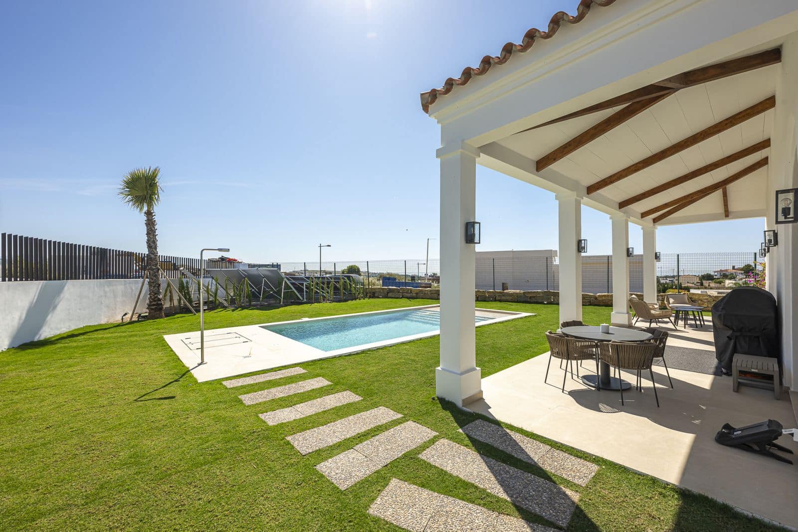 4 slaapkamer Villa te koop in Estepona - € 2.195.000 (Ref: 9910664)
