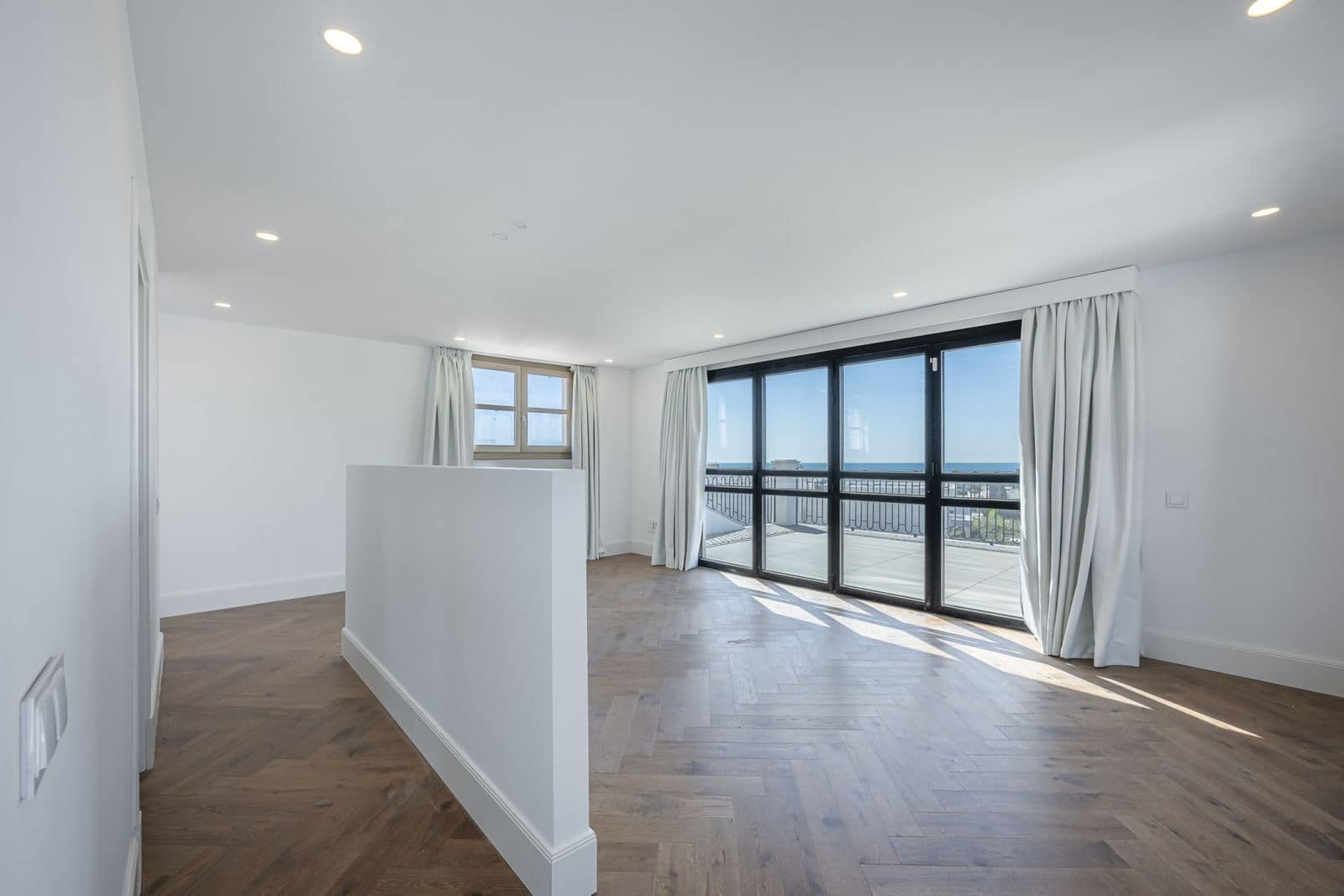 4 slaapkamer Villa te koop in Estepona - € 2.195.000 (Ref: 9910664)