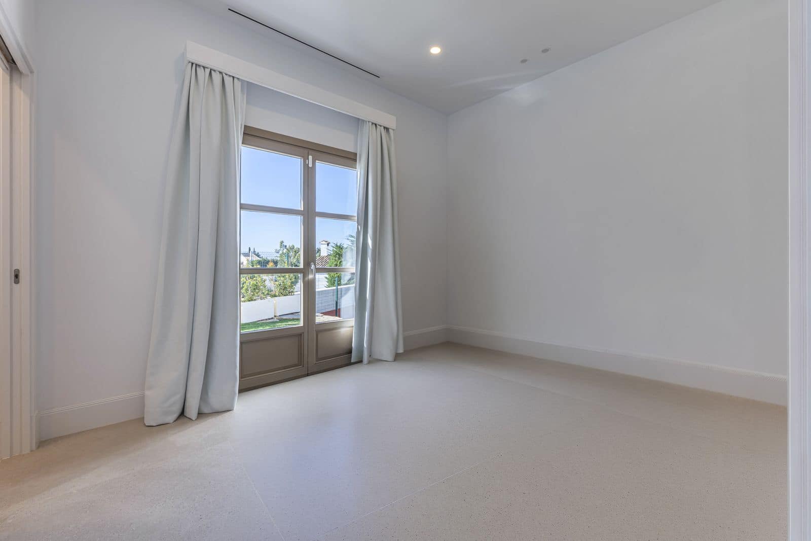 4 slaapkamer Villa te koop in Estepona - € 2.195.000 (Ref: 9910664)