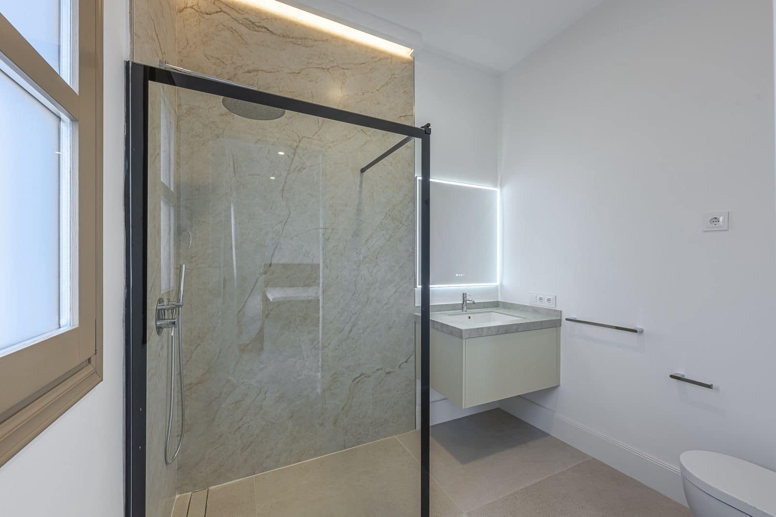 4 slaapkamer Villa te koop in Estepona - € 2.195.000 (Ref: 9910664)