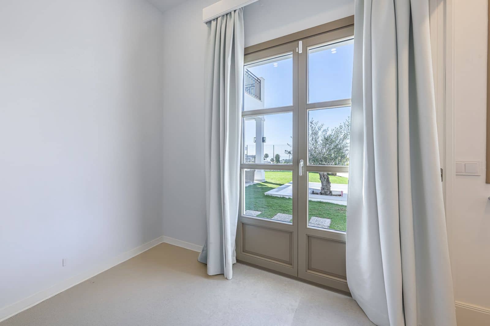 4 slaapkamer Villa te koop in Estepona - € 2.195.000 (Ref: 9910664)