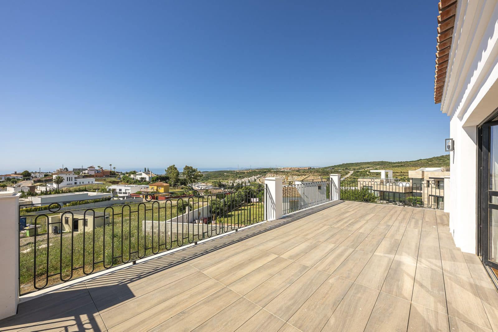 4 slaapkamer Villa te koop in Estepona - € 2.195.000 (Ref: 9910664)