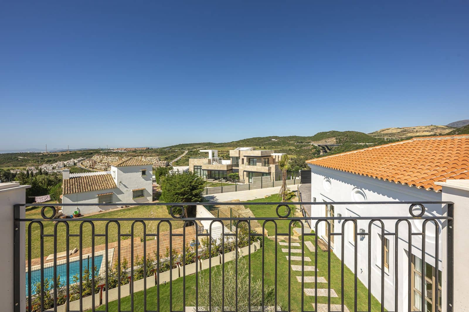 4 slaapkamer Villa te koop in Estepona - € 2.195.000 (Ref: 9910664)