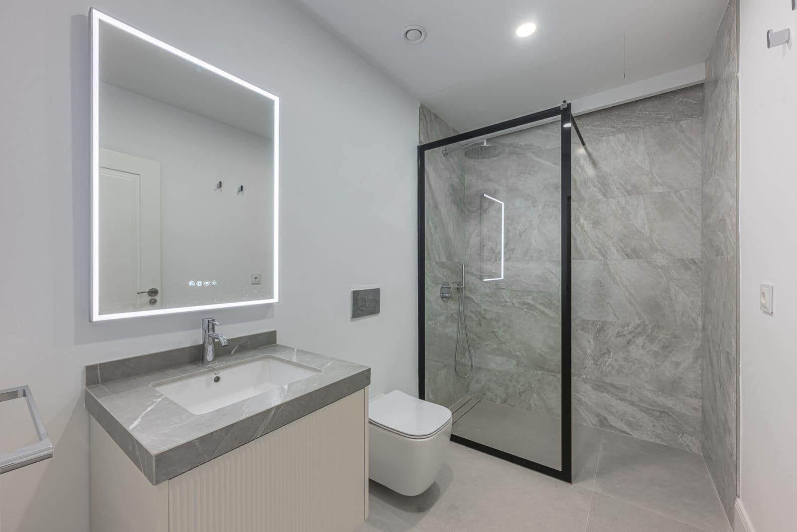 4 slaapkamer Villa te koop in Estepona - € 2.195.000 (Ref: 9910664)