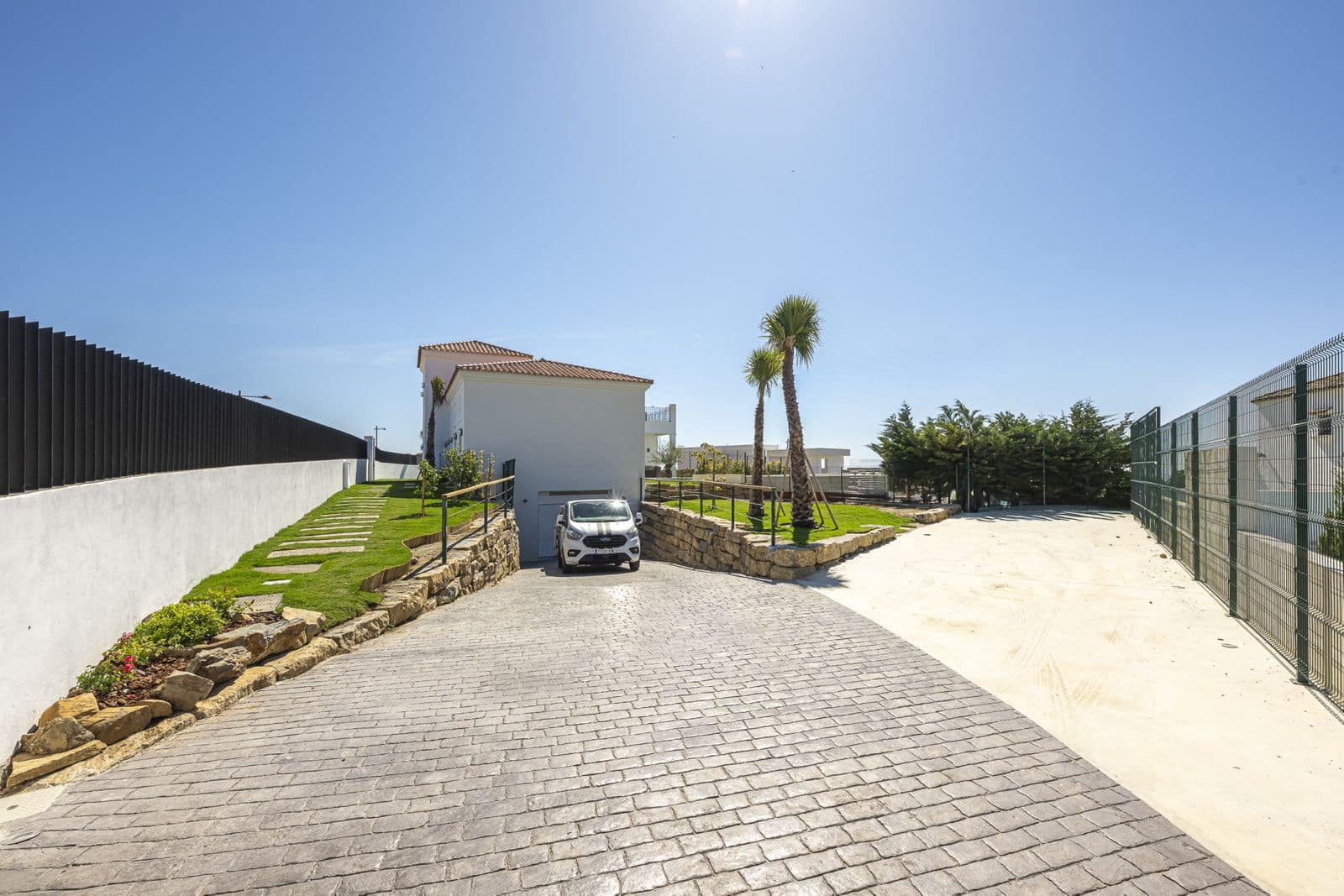 4 slaapkamer Villa te koop in Estepona - € 2.195.000 (Ref: 9910664)