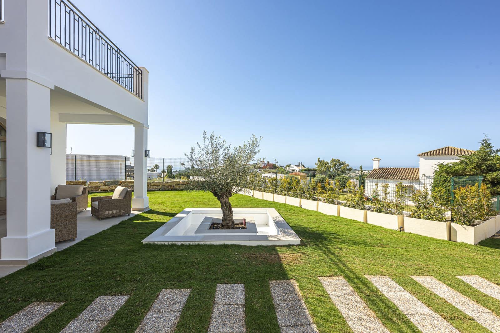 4 slaapkamer Villa te koop in Estepona - € 2.195.000 (Ref: 9910664)