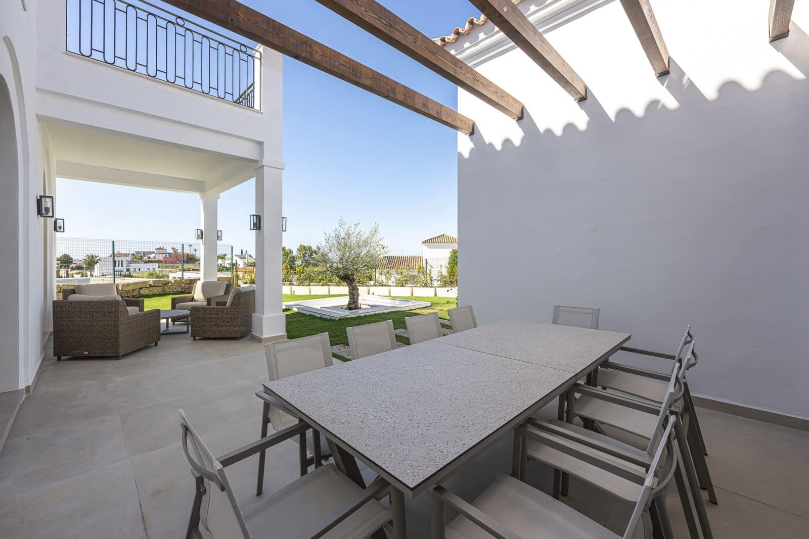 4 slaapkamer Villa te koop in Estepona - € 2.195.000 (Ref: 9910664)