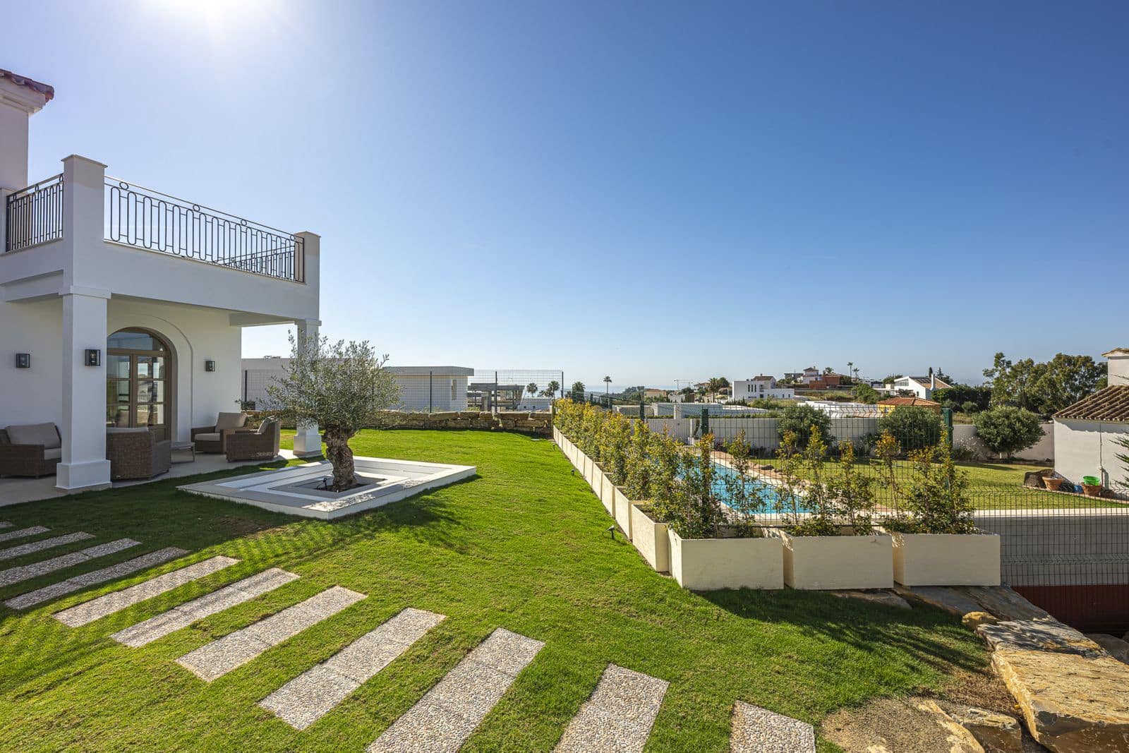 4 slaapkamer Villa te koop in Estepona - € 2.195.000 (Ref: 9910664)