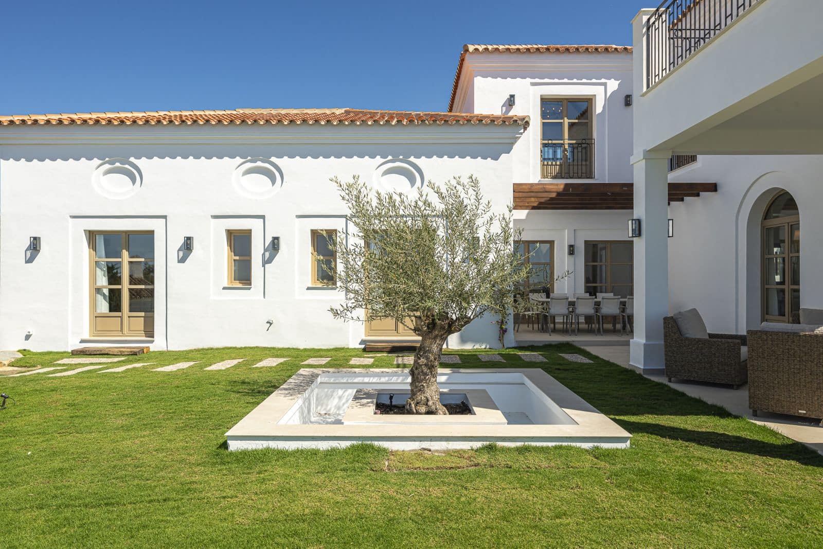 4 slaapkamer Villa te koop in Estepona - € 2.195.000 (Ref: 9910664)