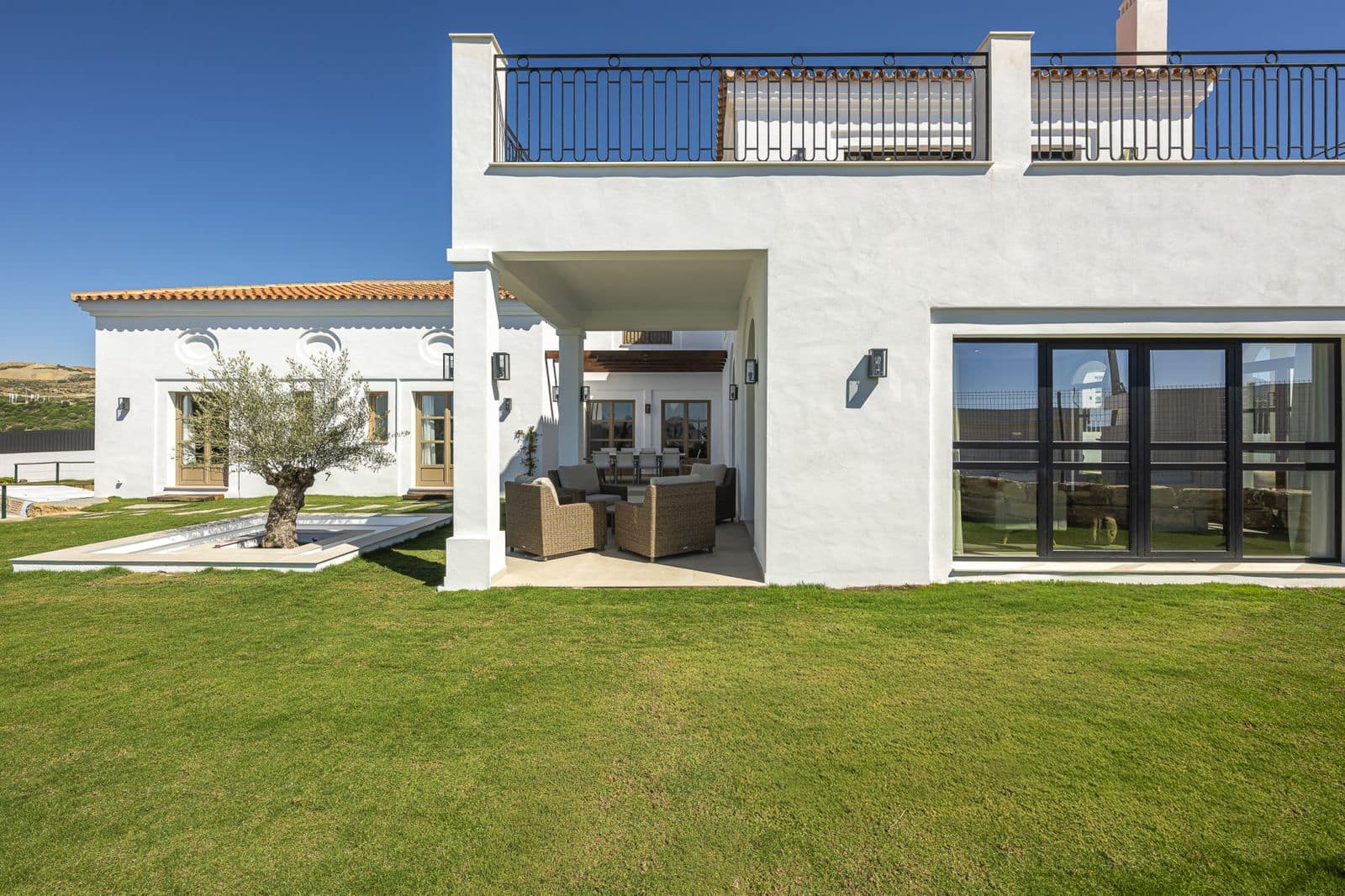 4 slaapkamer Villa te koop in Estepona - € 2.195.000 (Ref: 9910664)