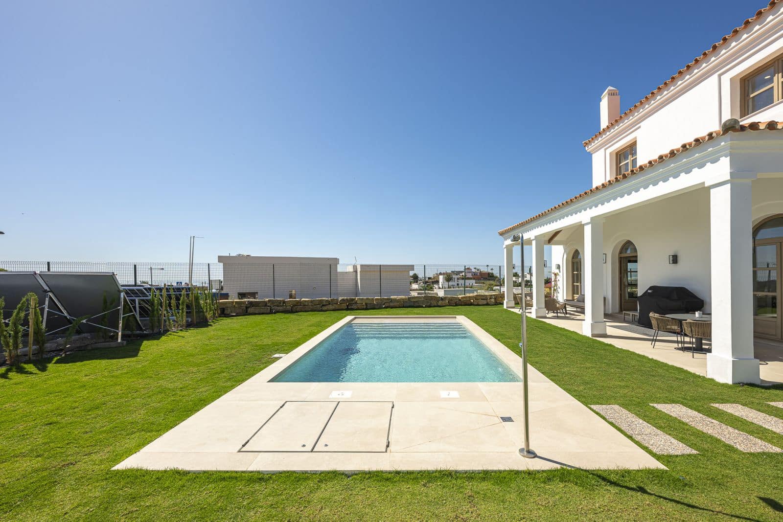 4 slaapkamer Villa te koop in Estepona - € 2.195.000 (Ref: 9910664)