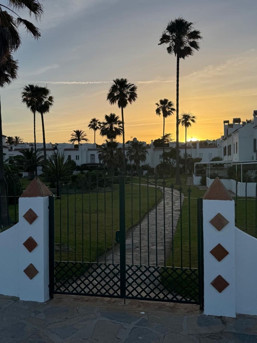 3 chambre Villa/Maison Semi-Mitoyenne à vendre à Bahia de Casares - 670 000 € (Ref: 9910672)