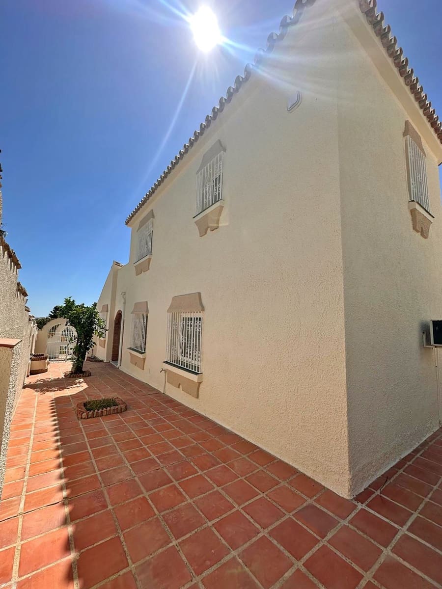 4 sovrum Villa till salu i Mijas Costa - 650 000 € (Ref: 9910673)