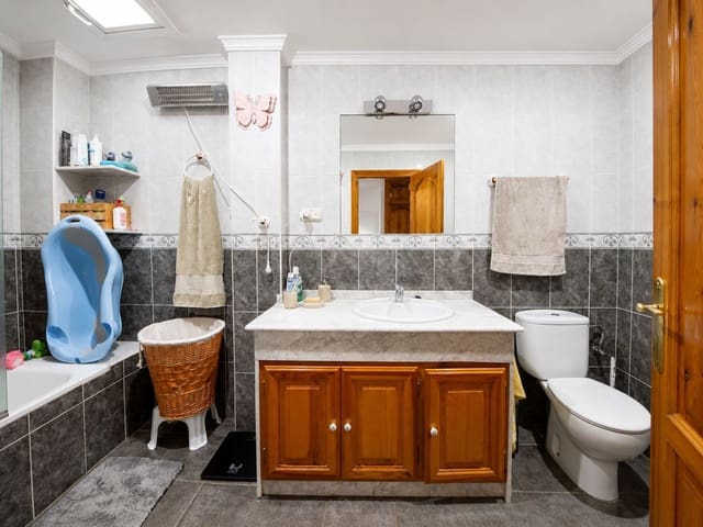 3 sypialnia Dom na sprzedaż w Estepona - 570 000 € (Ref: 9910676)