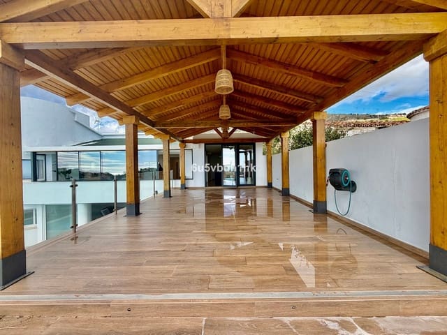 4 Zimmer Villa zu verkaufen in Benalmadena Costa, Benalmádena - 1.250.000 € (Ref: 9910683)