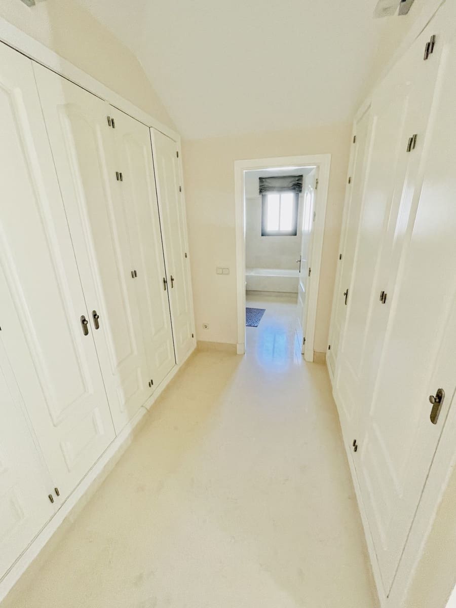 4 makuuhuone Kattohuoneisto myytävänä paikassa Benahavis - 1 490 000 € (Ref: 9910686)