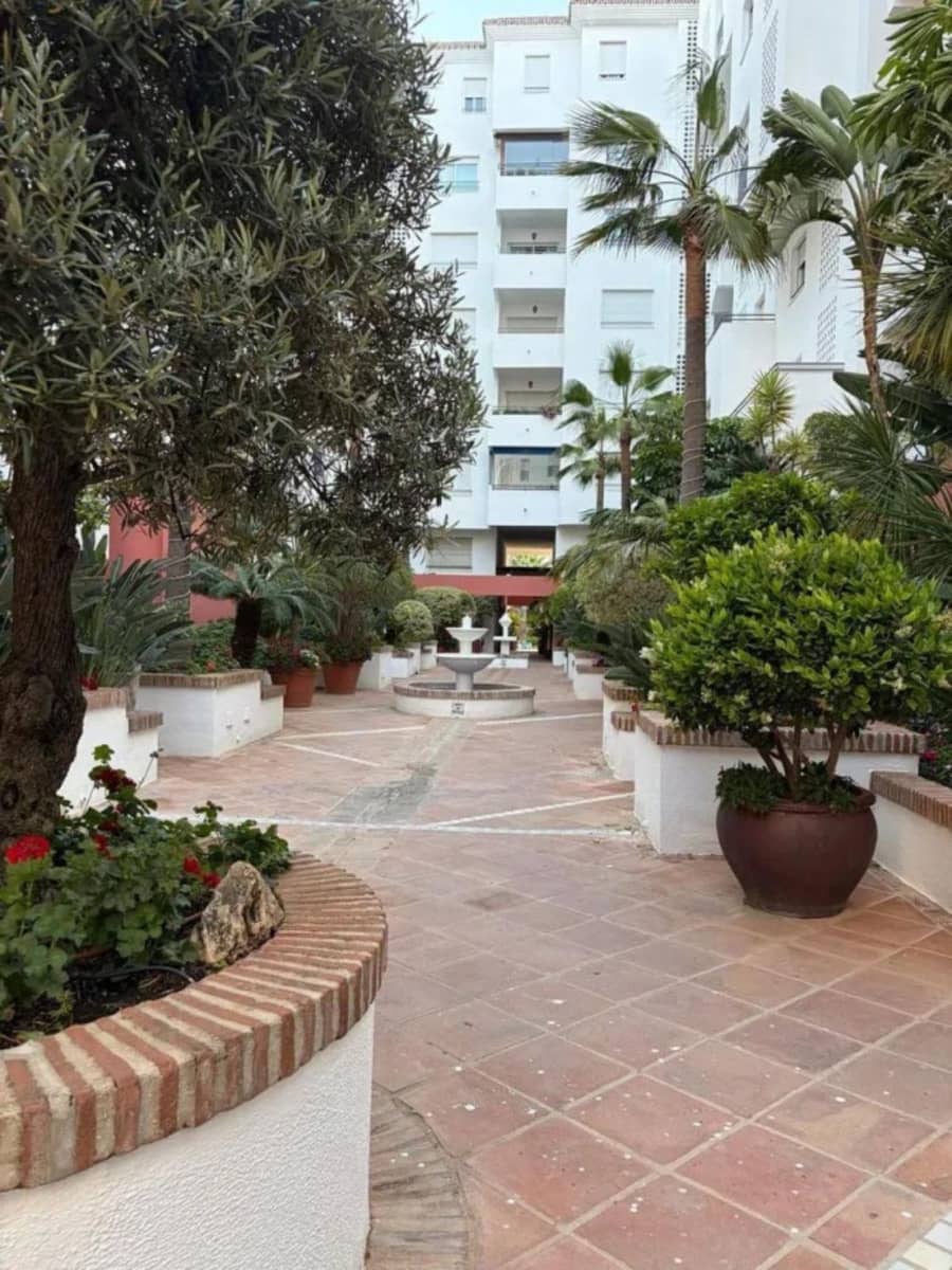 2 bedroom Apartment for sale in Puerto Banus - € 850,000 (Ref: 9910688)