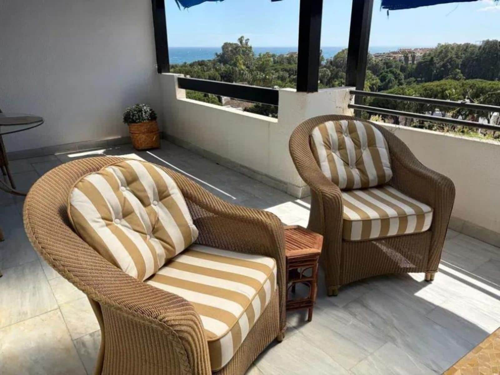 2 bedroom Apartment for sale in Puerto Banus - € 850,000 (Ref: 9910688)