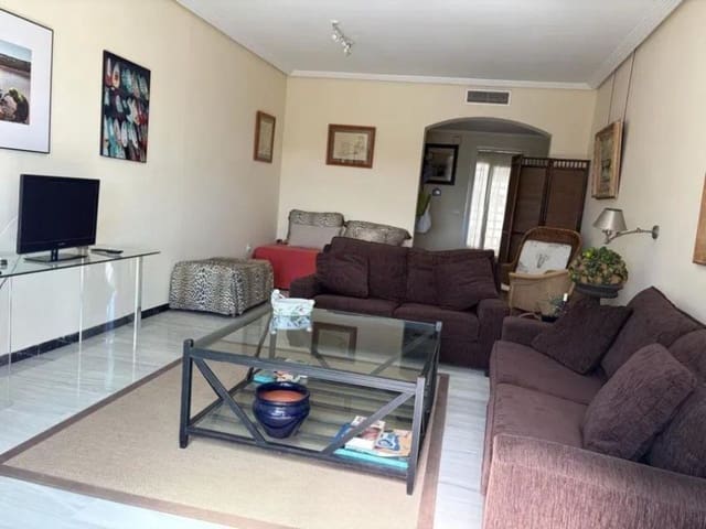 2 bedroom Apartment for sale in Puerto Banus, Marbella - € 850,000 (Ref: 9910688)