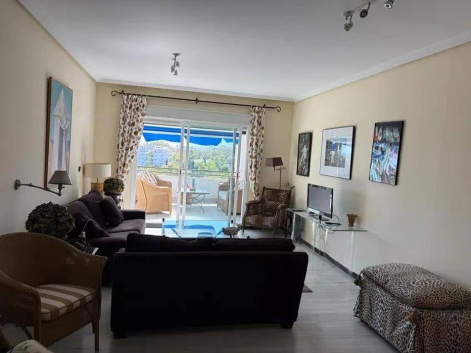 2 bedroom Apartment for sale in Puerto Banus - € 850,000 (Ref: 9910688)