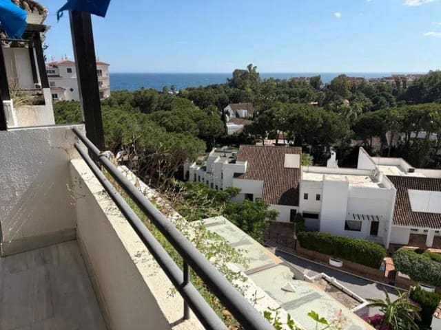 2 bedroom Apartment for sale in Puerto Banus, Marbella - € 850,000 (Ref: 9910688)