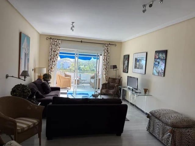2 bedroom Apartment for sale in Puerto Banus, Marbella - € 850,000 (Ref: 9910688)
