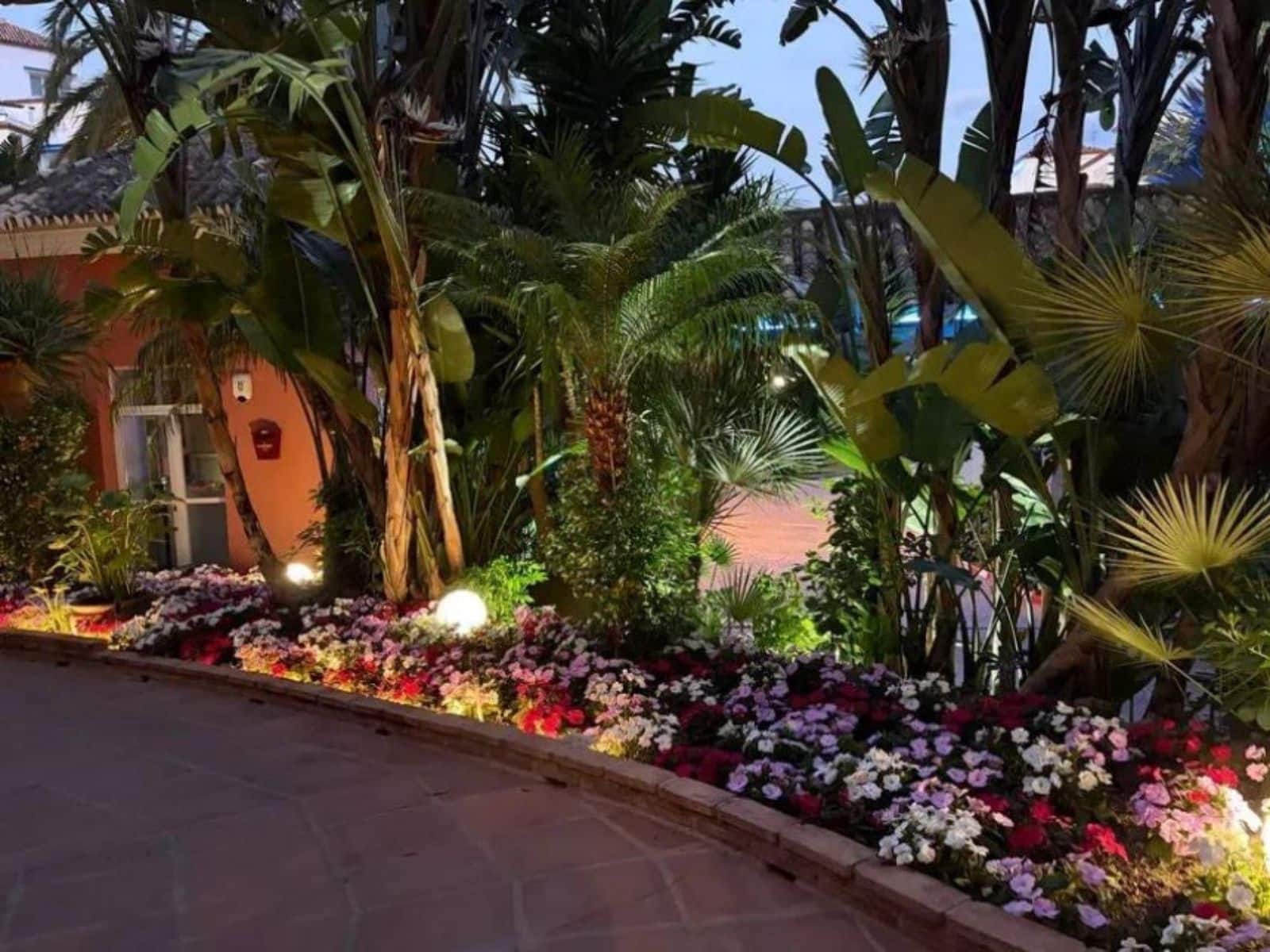 2 bedroom Apartment for sale in Puerto Banus - € 850,000 (Ref: 9910688)
