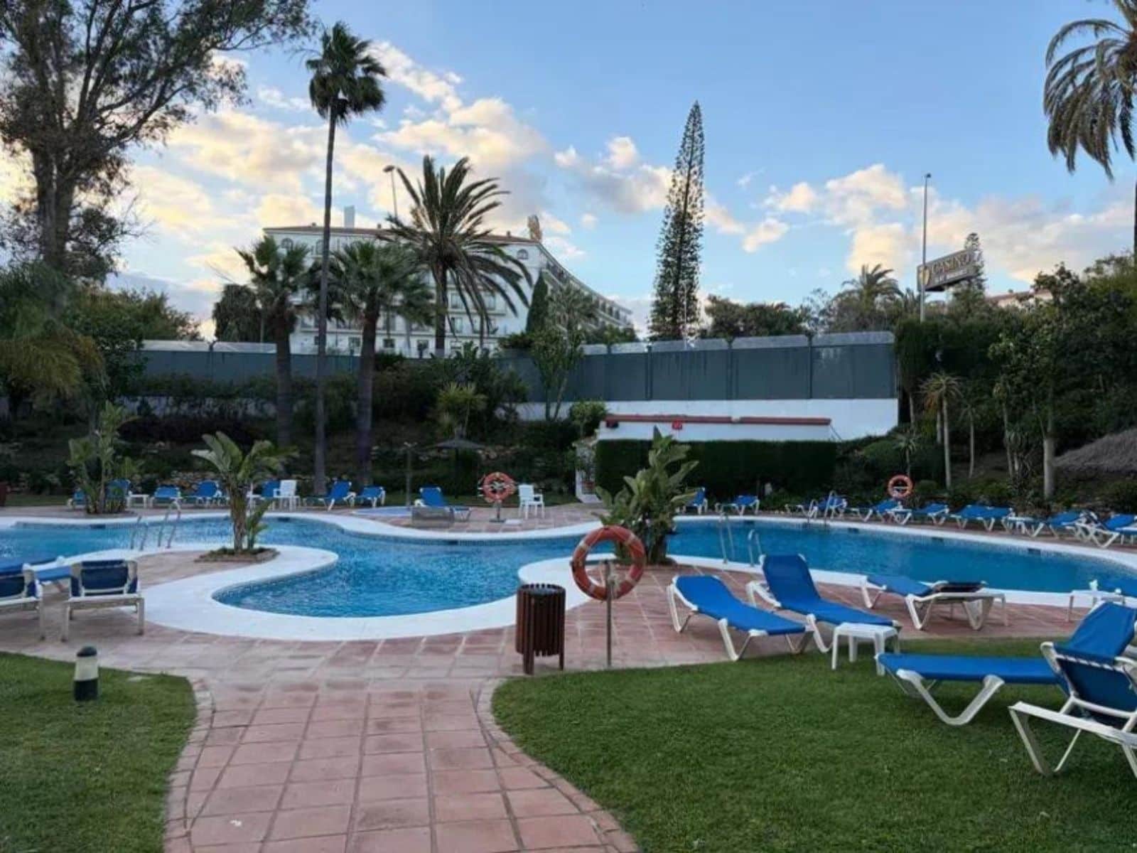 2 bedroom Apartment for sale in Puerto Banus - € 850,000 (Ref: 9910688)