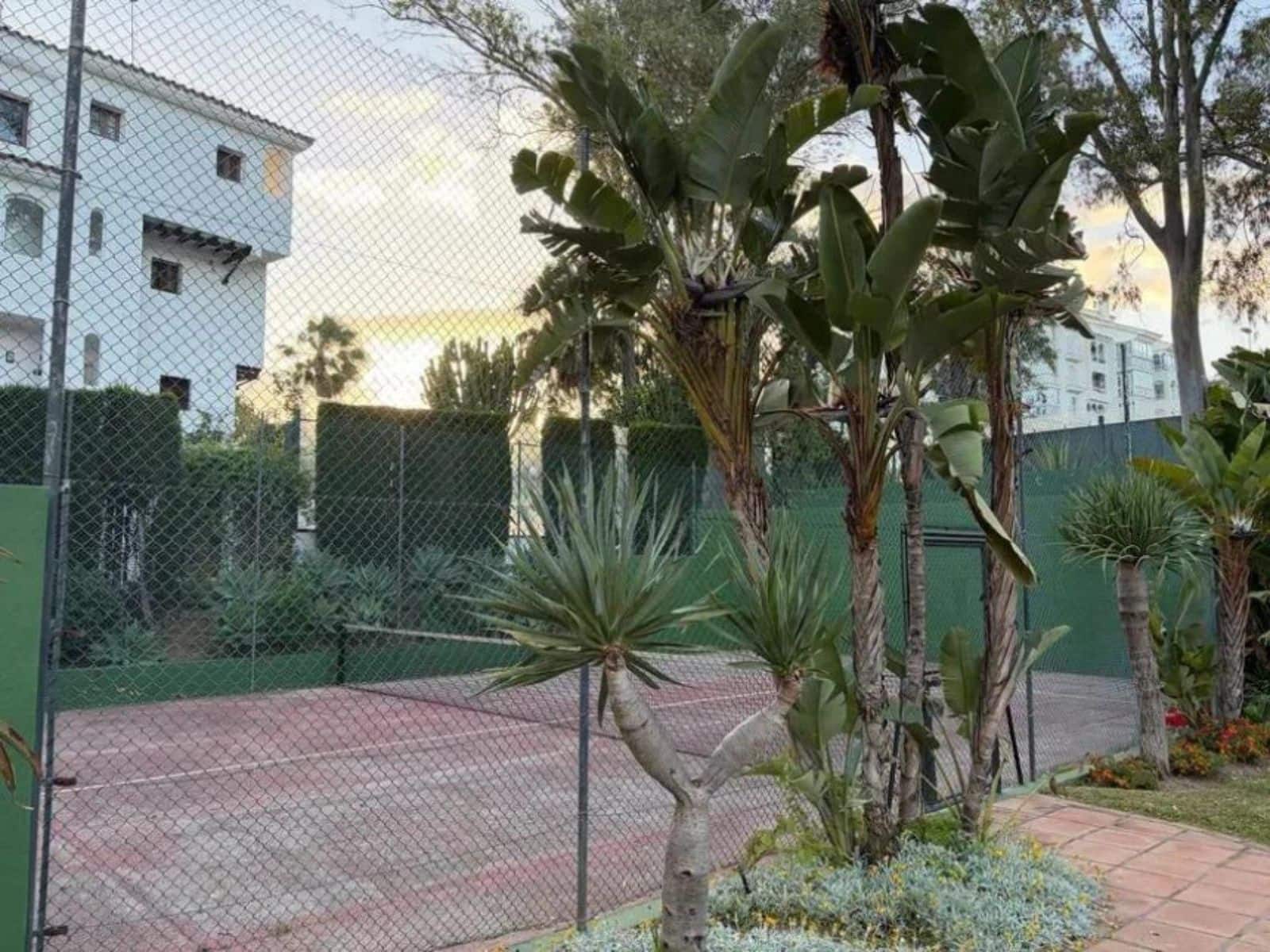 2 bedroom Apartment for sale in Puerto Banus - € 850,000 (Ref: 9910688)