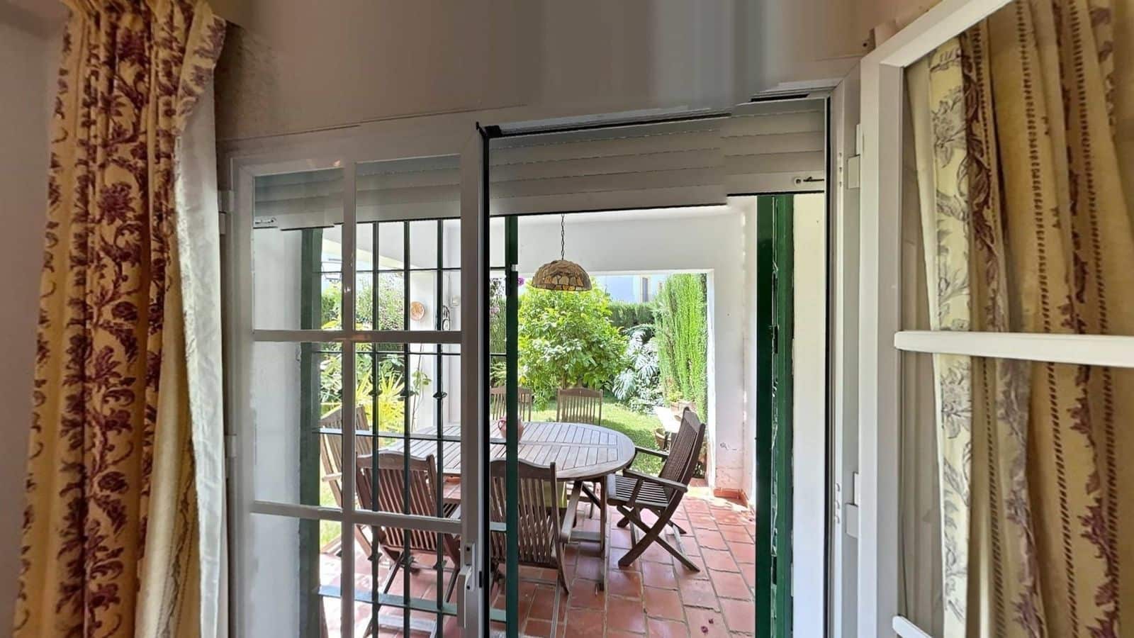 5 chambre Villa/Maison Semi-Mitoyenne à vendre à Estepona - 495 000 € (Ref: 9910696)