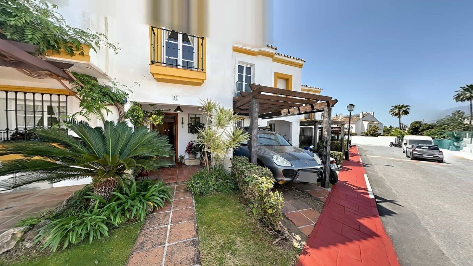 5 chambre Villa/Maison Semi-Mitoyenne à vendre à Estepona - 495 000 € (Ref: 9910696)