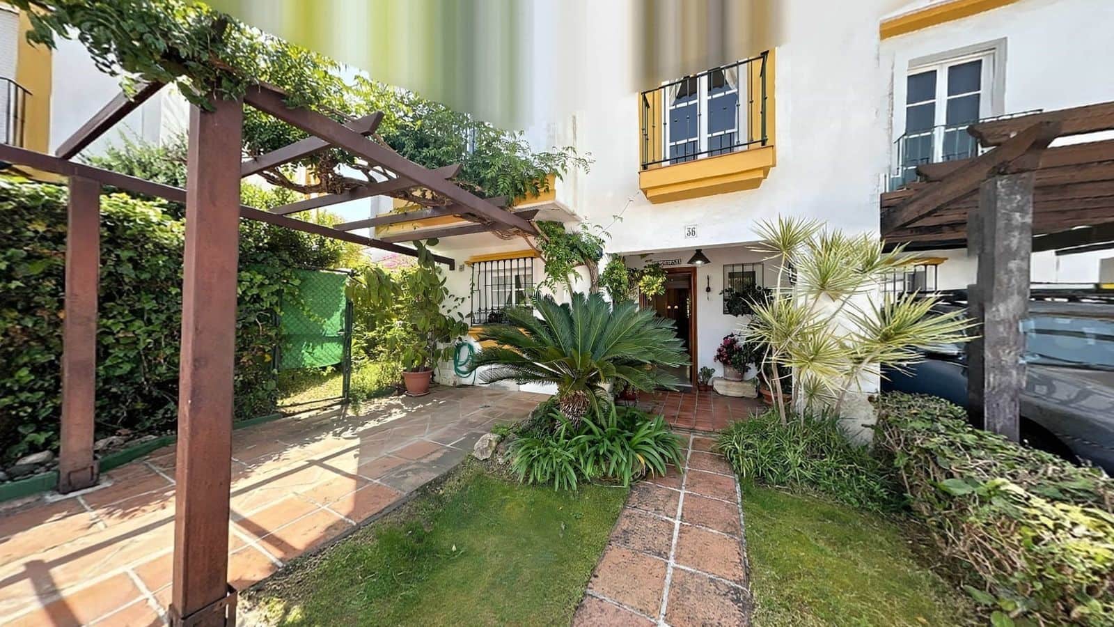 5 chambre Villa/Maison Semi-Mitoyenne à vendre à Estepona - 495 000 € (Ref: 9910696)