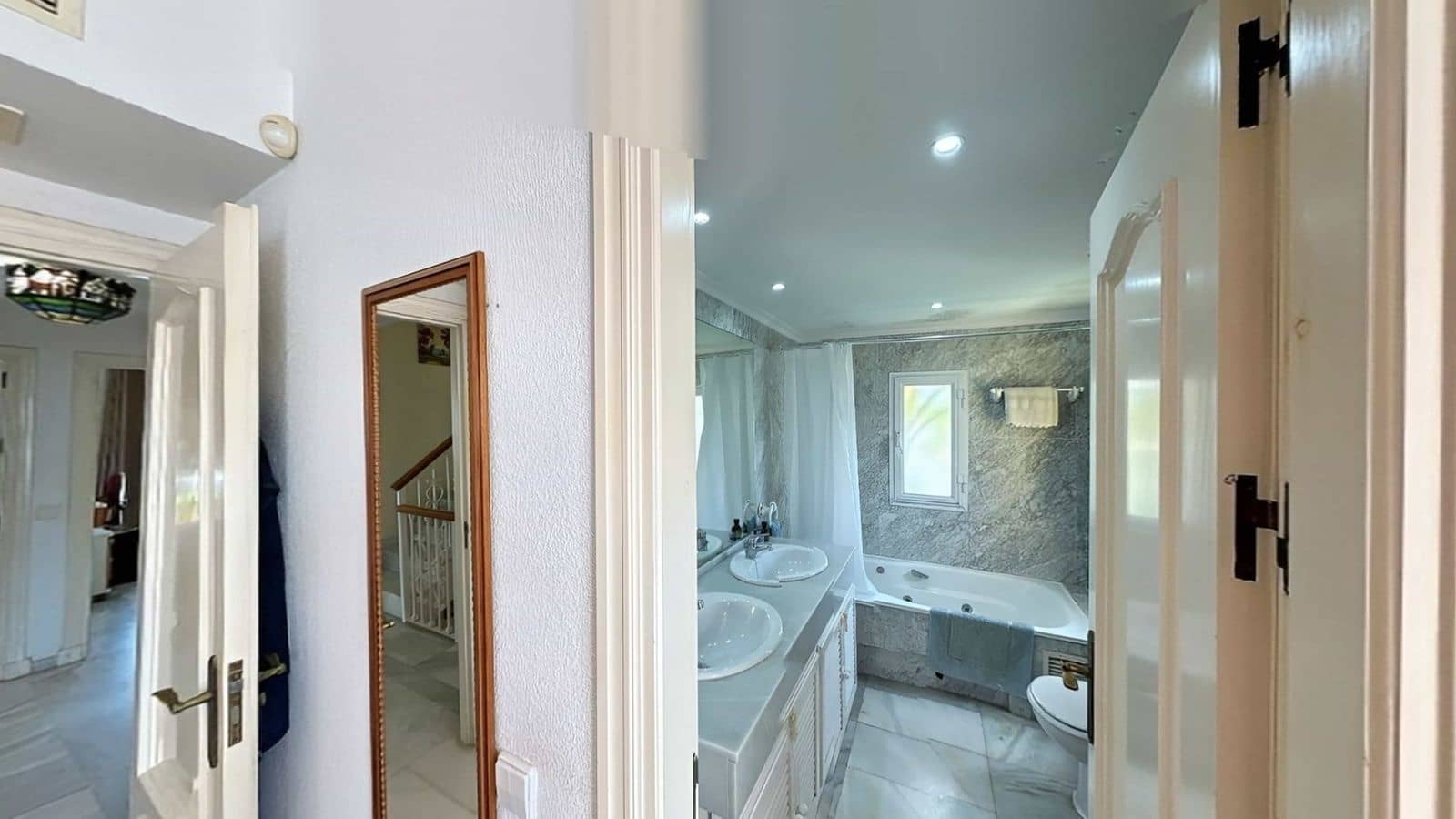 5 chambre Villa/Maison Semi-Mitoyenne à vendre à Estepona - 495 000 € (Ref: 9910696)
