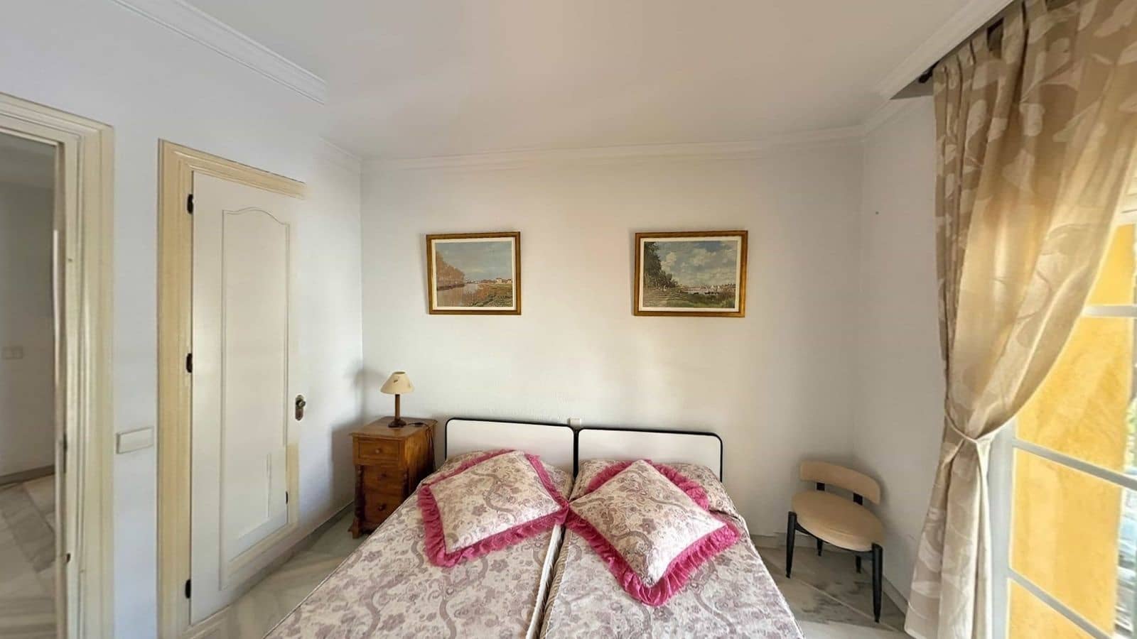 5 chambre Villa/Maison Semi-Mitoyenne à vendre à Estepona - 495 000 € (Ref: 9910696)