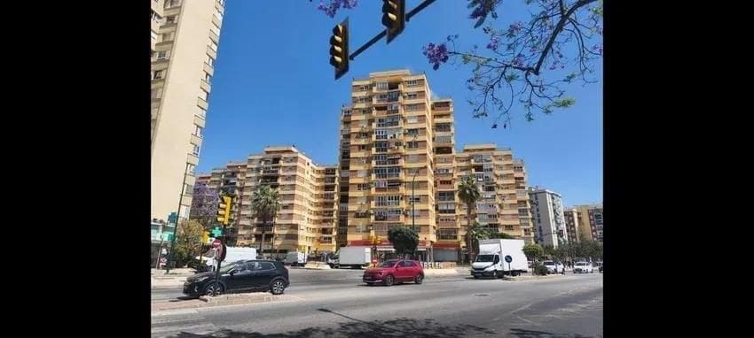 3 slaapkamer Appartement te koop in Malaga stad - € 320.000 (Ref: 9910703)